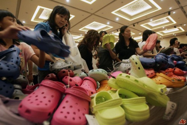 Berebut Crocs di Jakarta Berebut Crocs di Jakarta