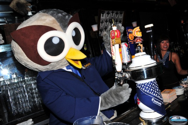 Owly serving up drinks Owly serving up drinks