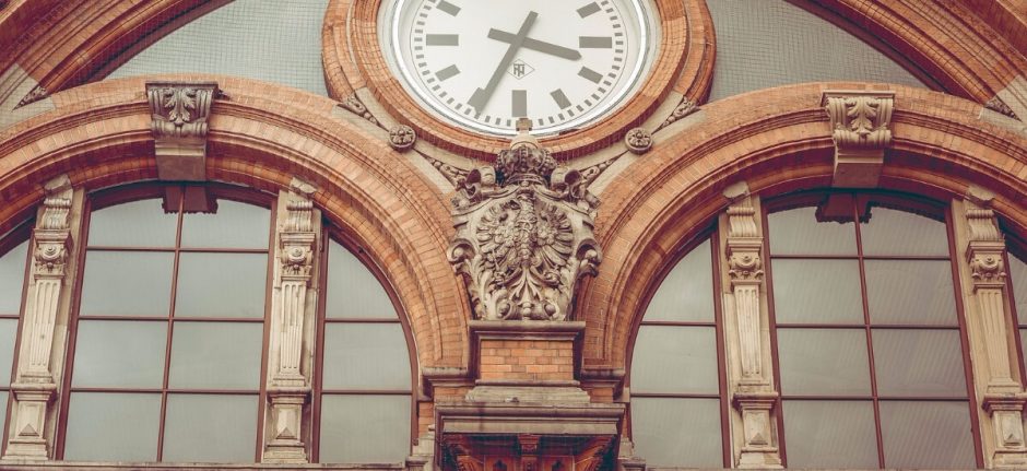 How to Manage Social Media for Business in Only 18 Minutes a Day | Hootsuite Blog | Construye tu estrategia de redes sociales en 18 minutos al día