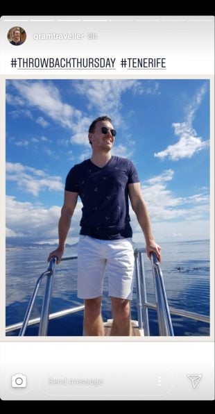 Instagram histoire d'homme blanc debout sur un bateau